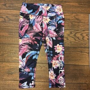 bebe Sport Tropical Print Activewear Capris Leggings - Size Medium